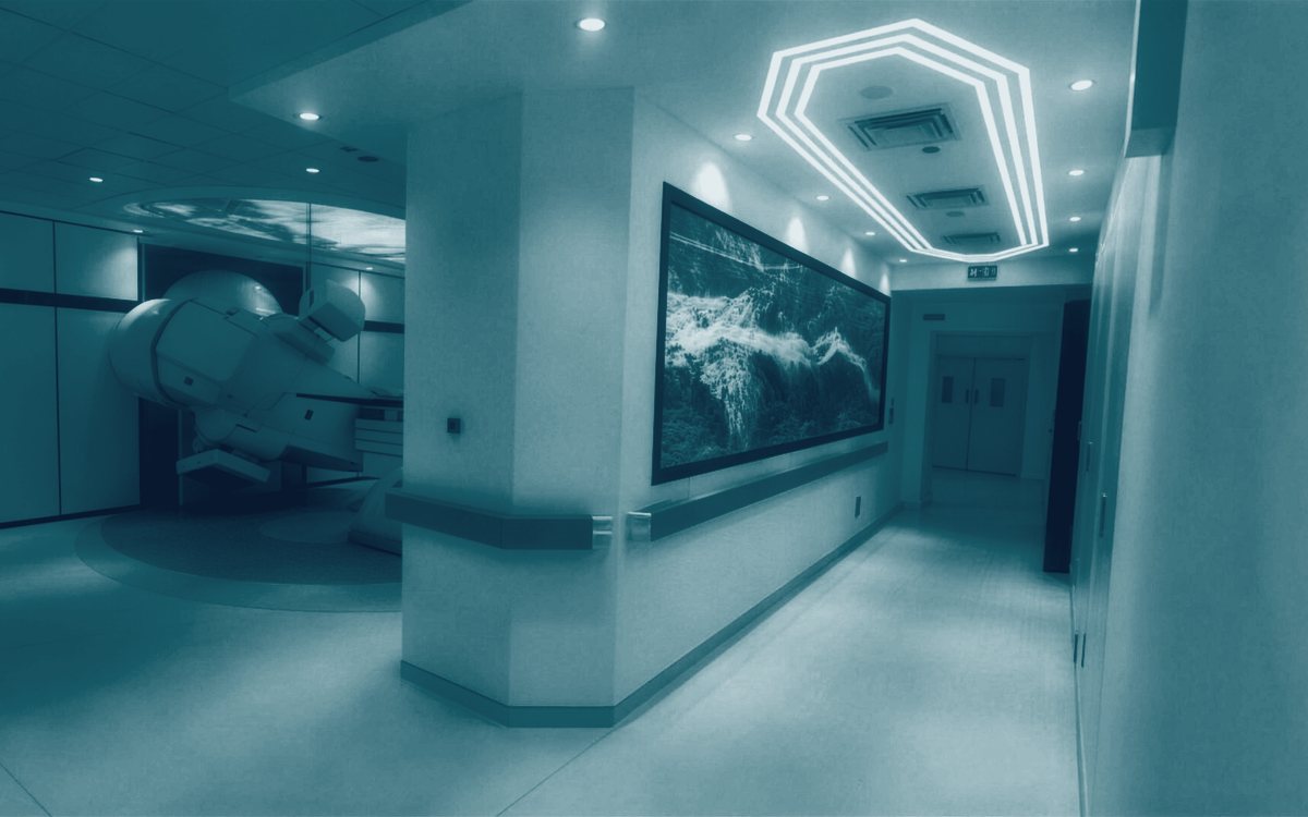 The entrance maze and corridor leading to the treatment room.